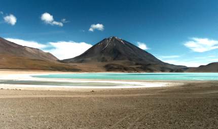 Laguna verde et volcan Licancabur